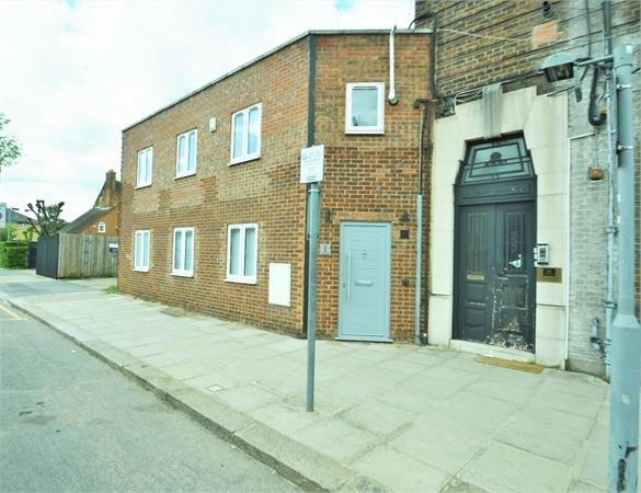 Goodwyn Avenue, Mill Hill